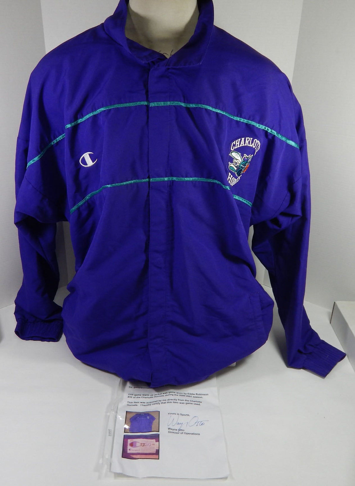 2000-01 Charlotte Hornets Eddie Robinson #32 Game Used Purple Jacket 50 DP58705 - DP58705