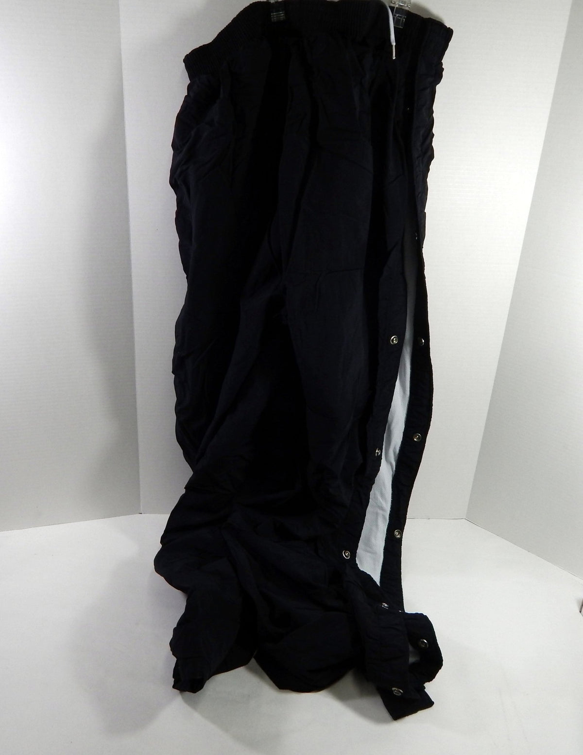 2000s Philadelphia 76ers #1 Game Used Black Tear Away Pants 44 DP61172 - DP61172