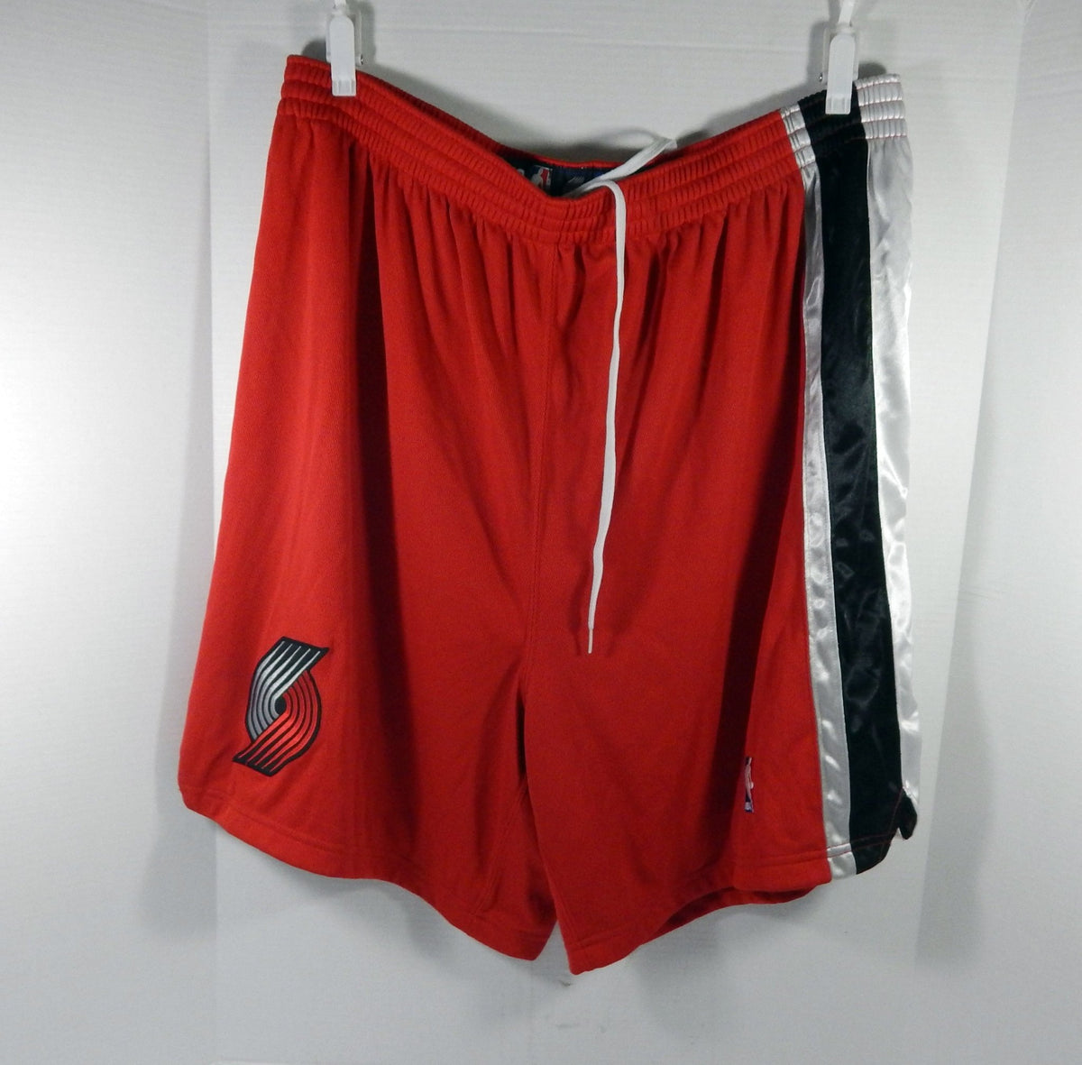 2000s Portland Trailblazers #4 Game Used Red Shorts 50 084 - DP58084