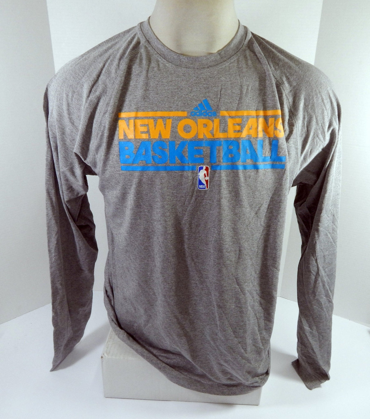 2011-12 New Orleans Hornets Team Issued Grey Training Long Sleeve Shirt M 746 - DP55746