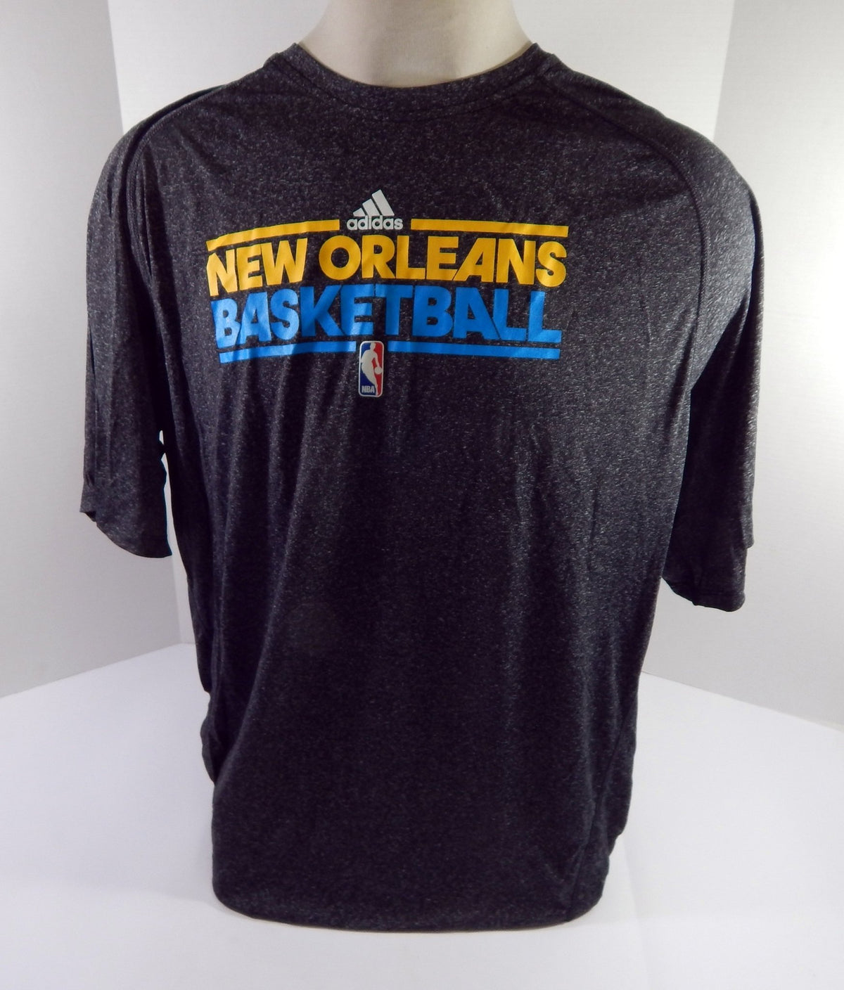 2011-12 New Orleans Hornets Team Issued Grey Training T-Shirt 2XL DP52031 - DP52031