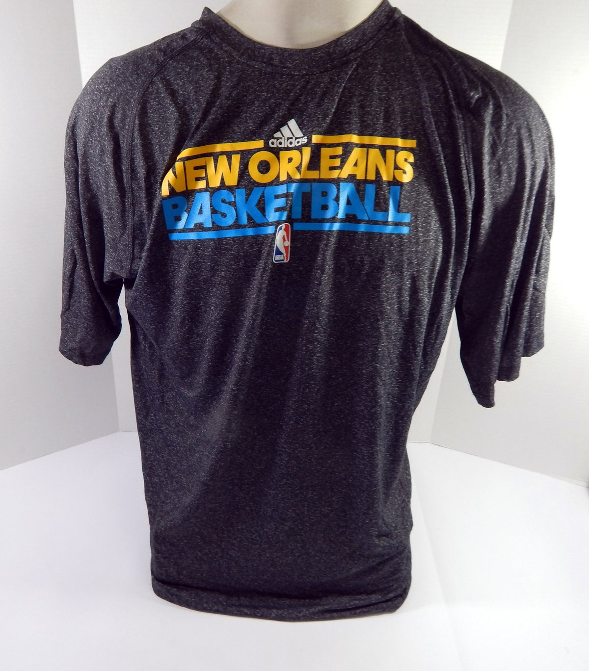 2011-12 New Orleans Hornets Team Issued Grey Training T-Shirt 2XL DP52042 - DP52042