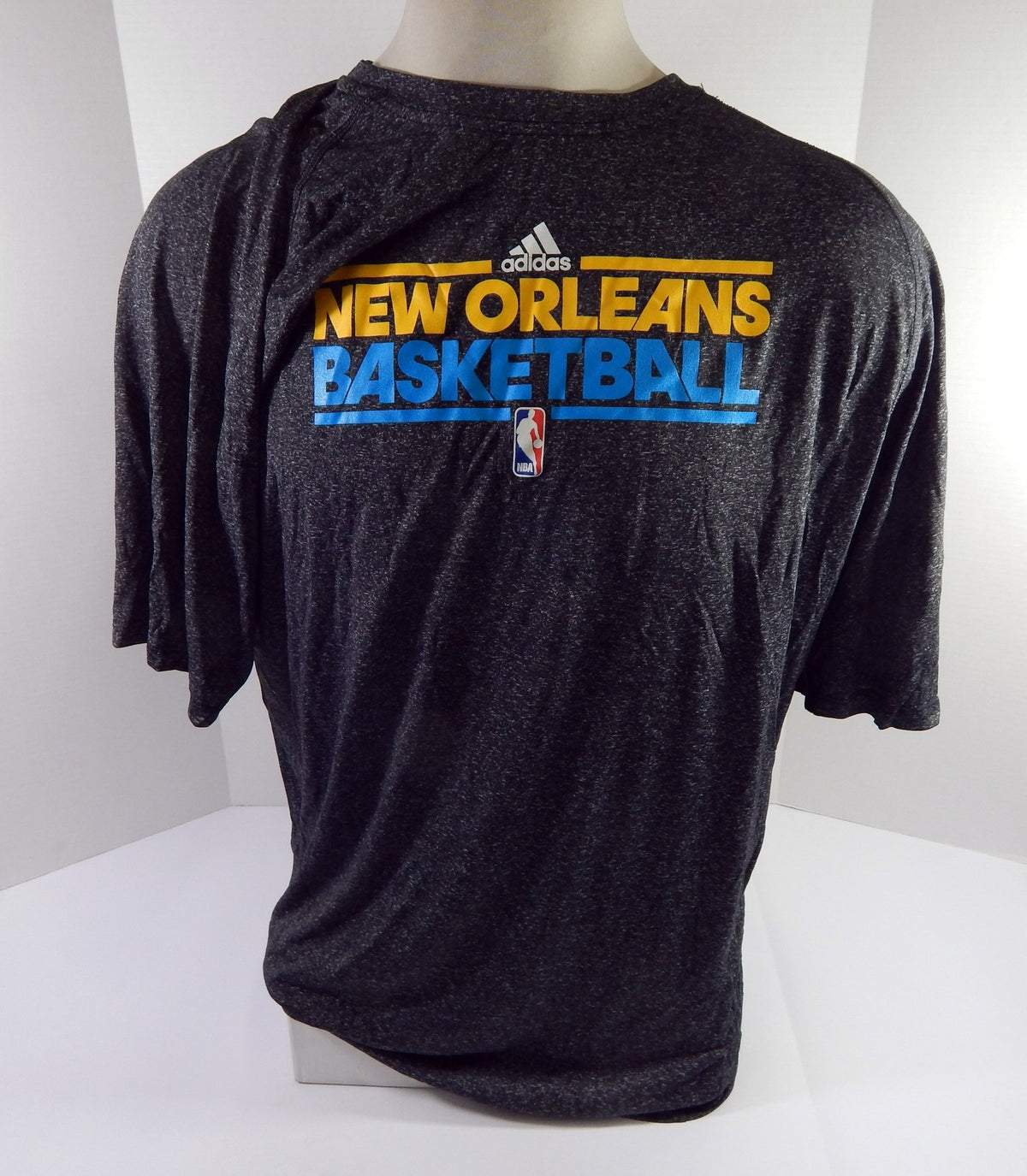 2011-12 New Orleans Hornets Team Issued Grey Training T-Shirt 2XL DP52060 - DP52060
