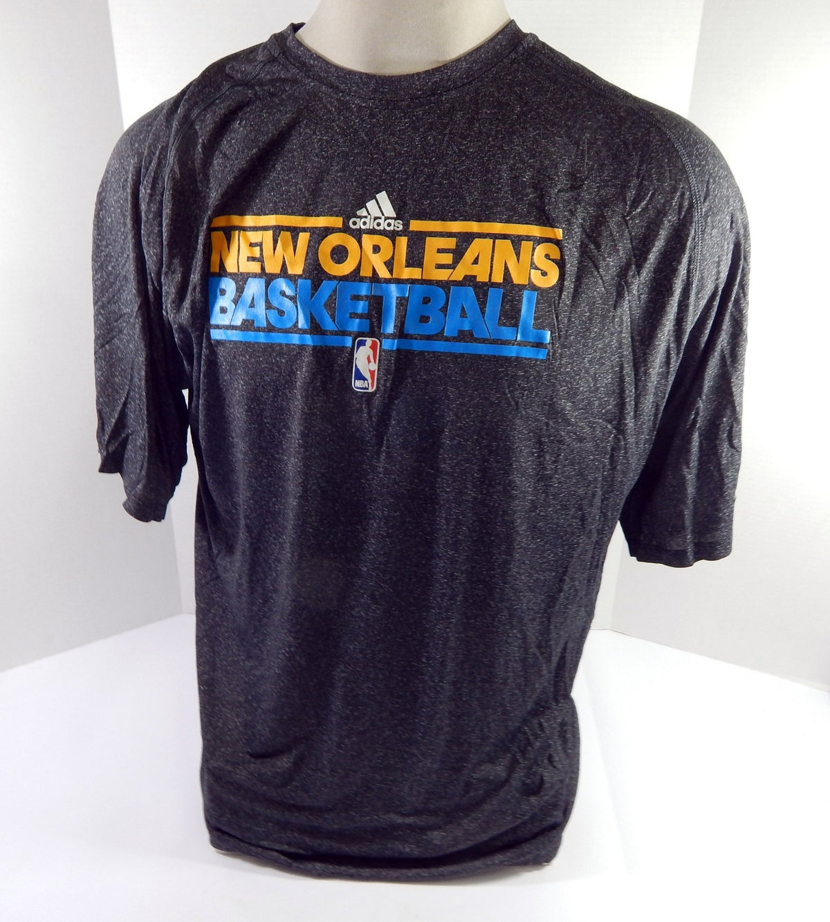 2011-12 New Orleans Hornets Team Issued Grey Training T-Shirt 2XL DP52068 - DP52068