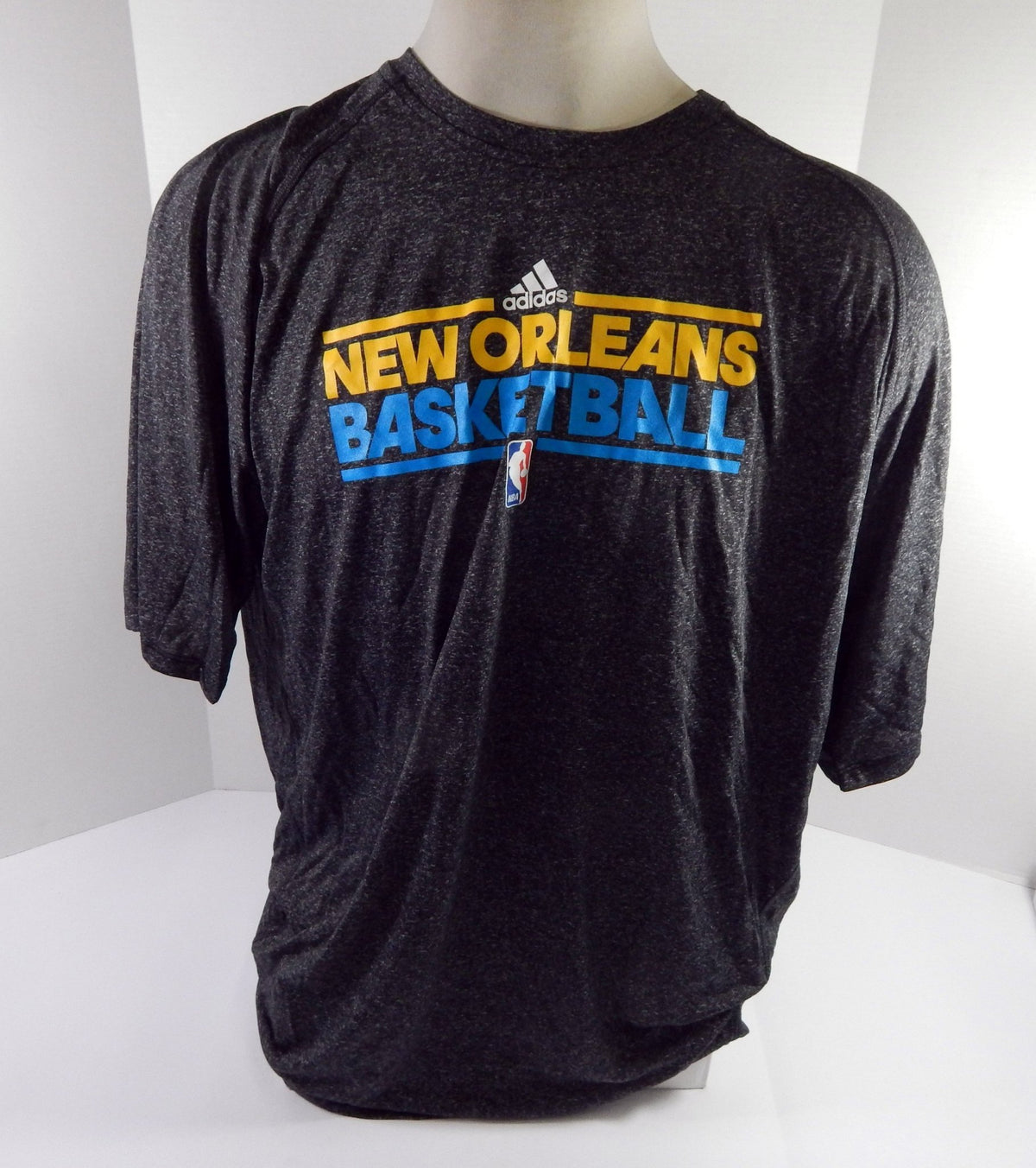 2011-12 New Orleans Hornets Team Issued Grey Training T-Shirt 2XL DP52082 - DP52082