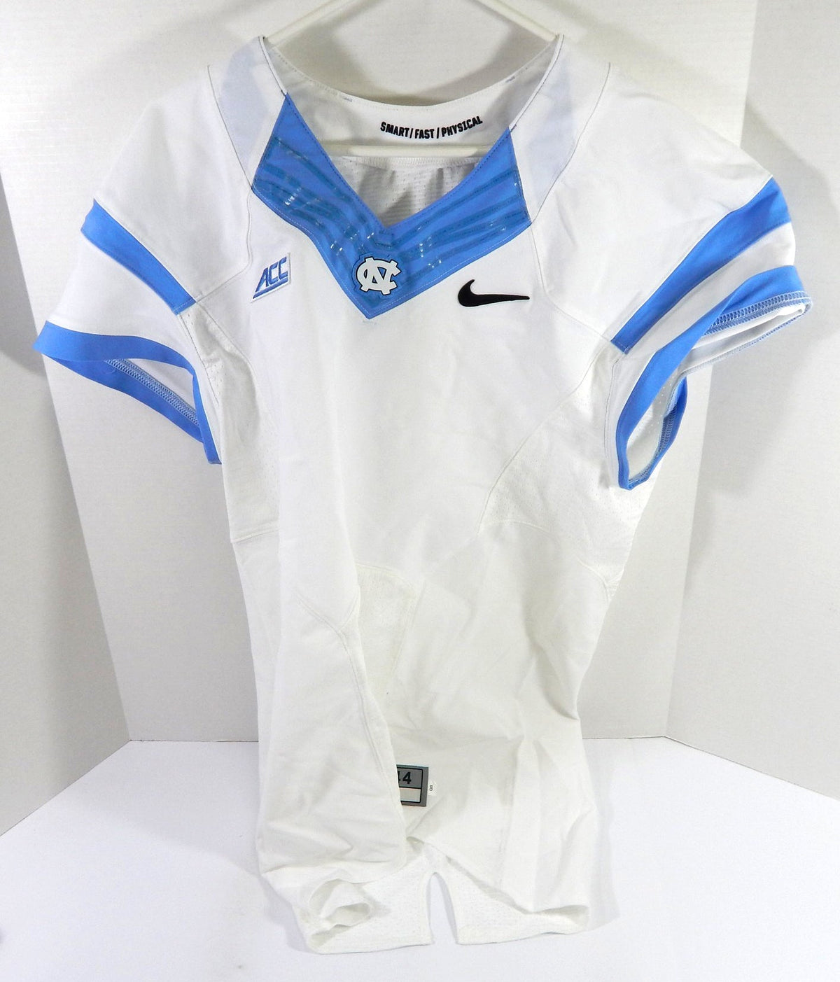 2014 North Carolina Tar Heels UNC Blank Game Issued White Jersey QB Cut 44 510 - DP54510