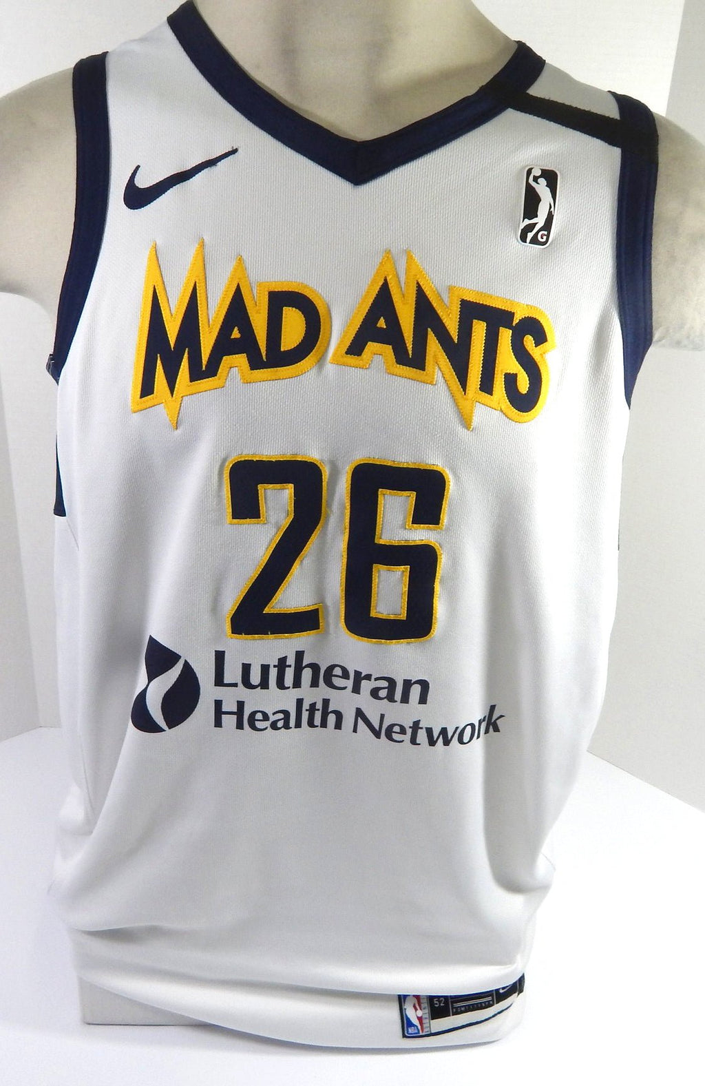 2019-20 Fort Wayne Mad Ants Ben Moore #26 Game Used White Jersey Band G-League 3 - DP55863