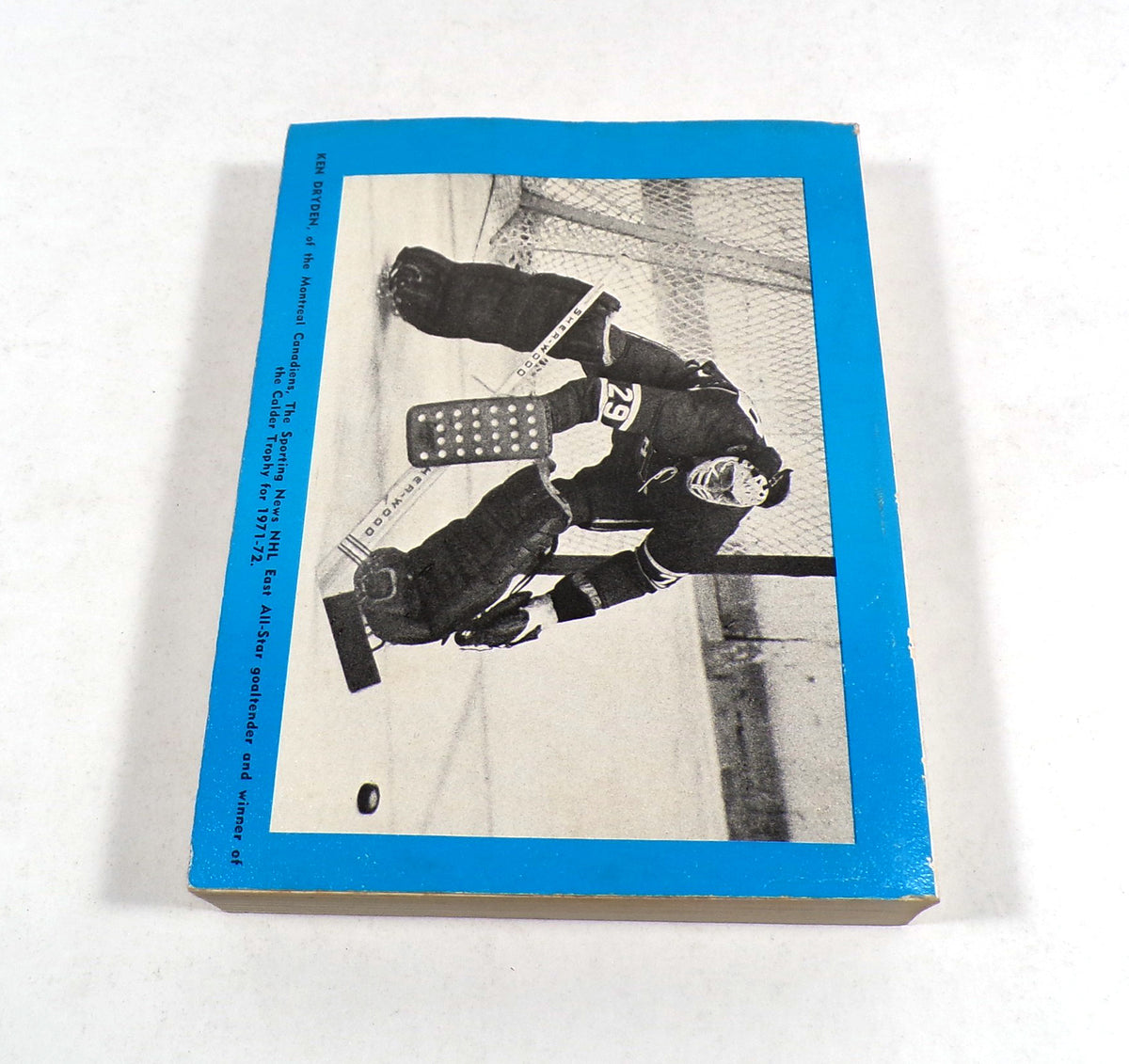 1972-73 The Sporting News Hockey Register Guide Pic2