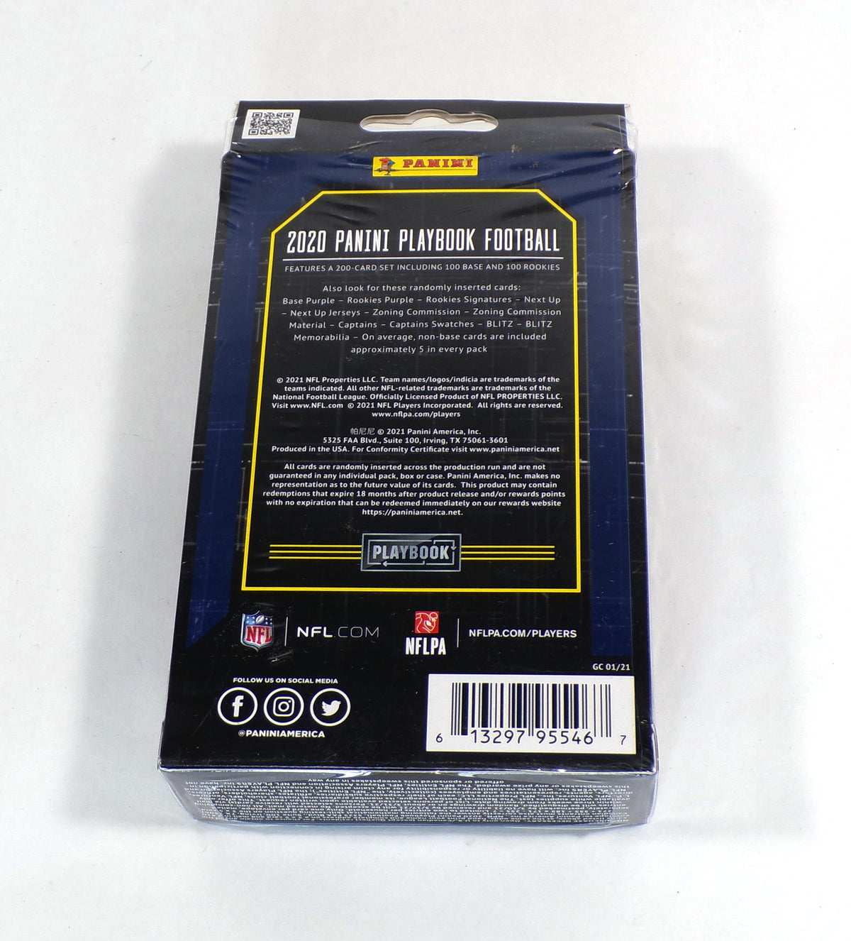 2020 Panini Playbook Football Retail Hanger Box Sealed (30 Cards) Pic2