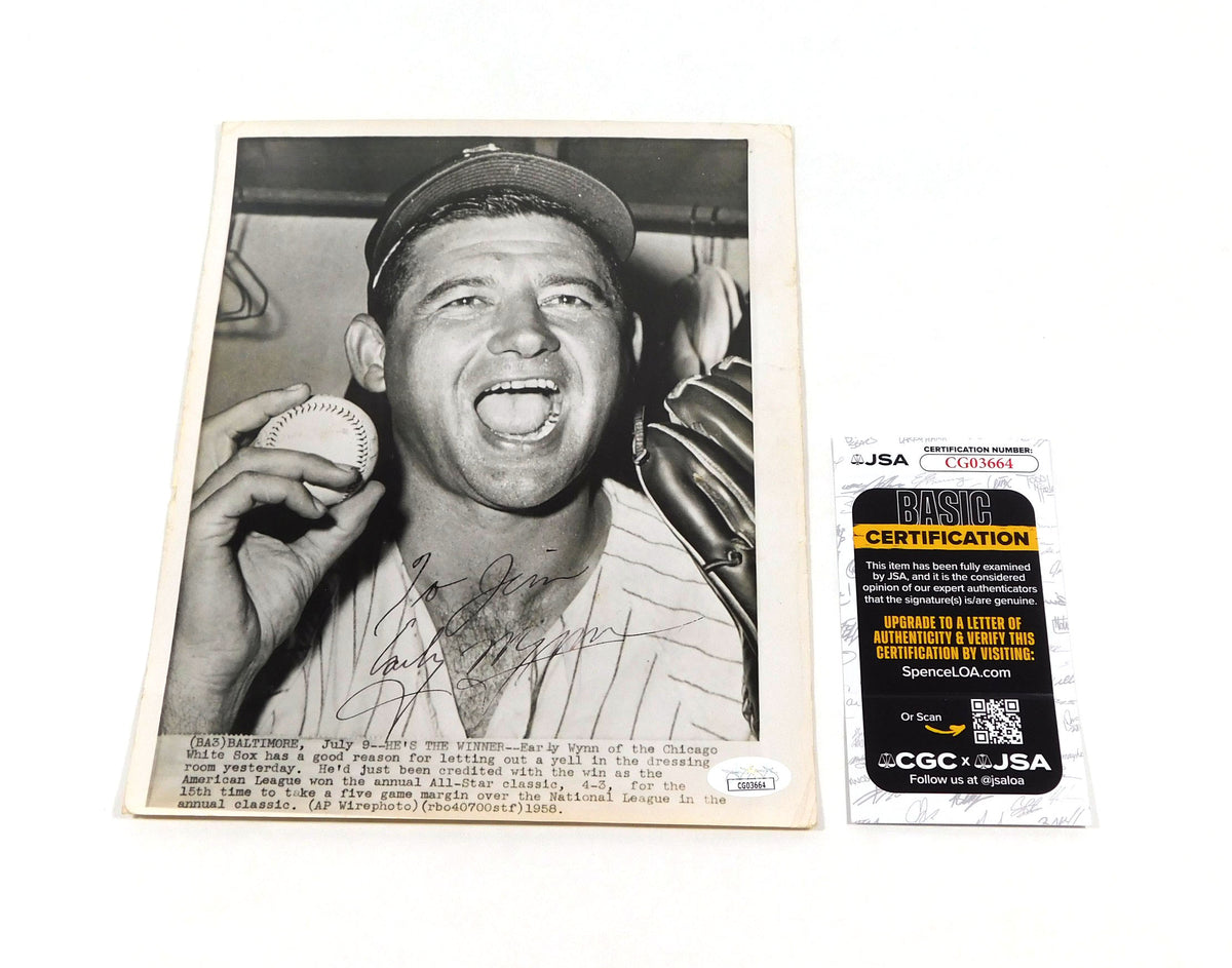Early Wynn Signed 8 x 10 B&W Photo w/ Personalization White Sox JSA Auto