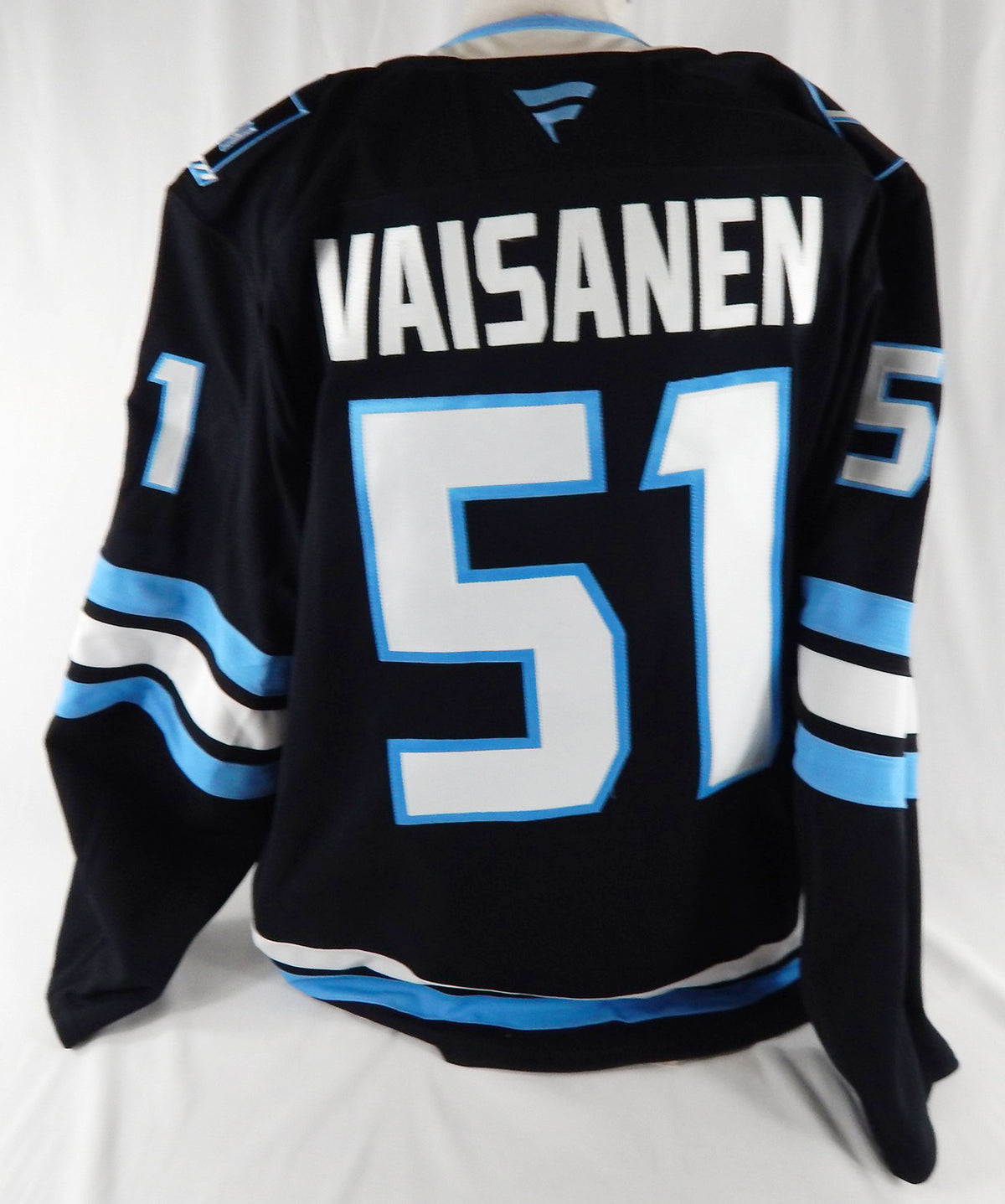 2025-26 Utah Mammoth Veeti Vaisanen #51 Game Used Black Jersey 56 356 Pic2