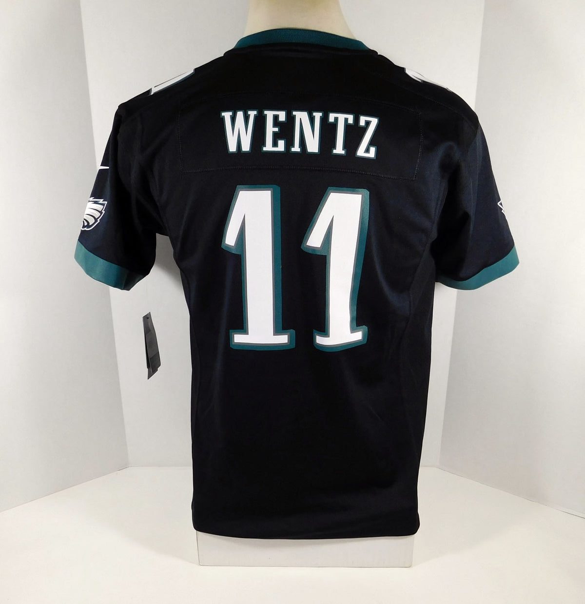 New Youth Philadelphia Eagles Carson Wentz #11 Black Game Jersey M Nike Auth NWT Pic2
