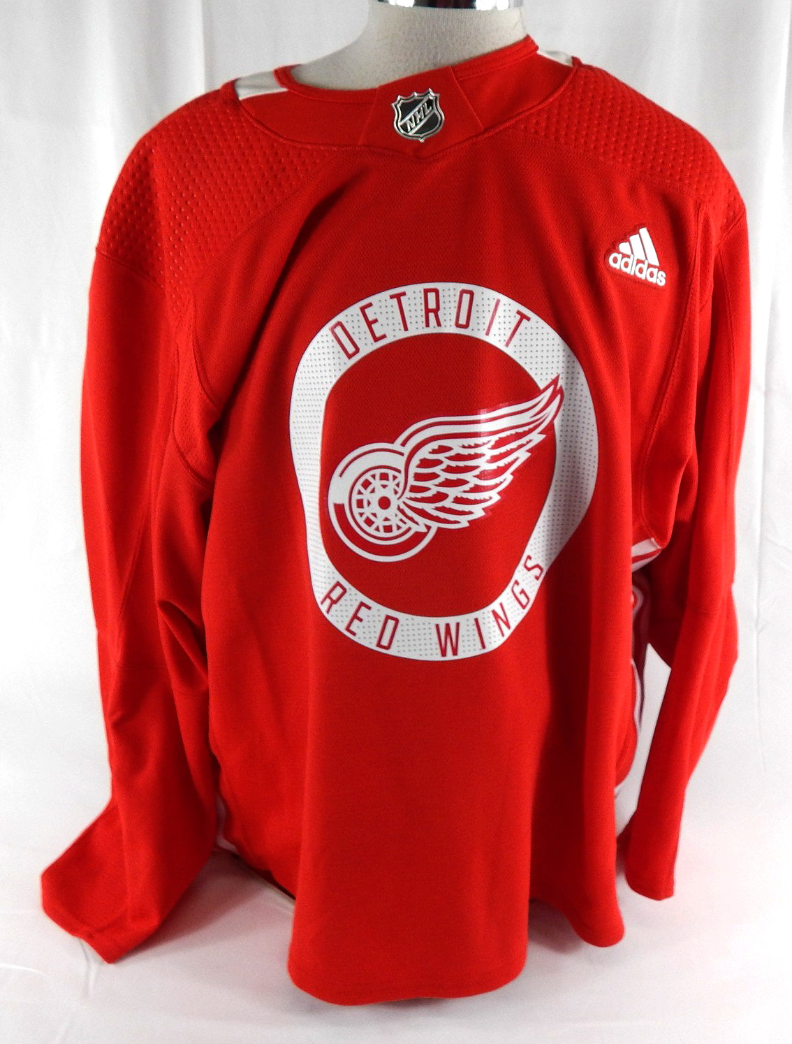 2023-24 Detroit Red Wings Josiah Didier #84 Game Used Red Practice Jersey 56 093