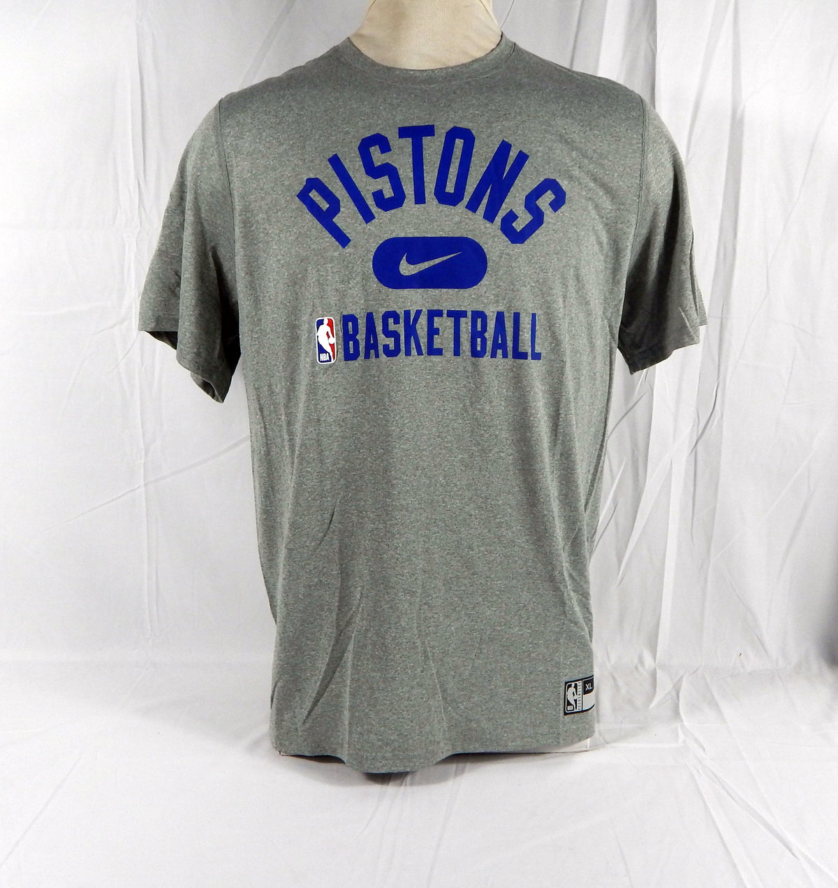 2021-22 Detroit Pistons Team Issued Grey Training Shirt Nike DA9432-063 XL 82S