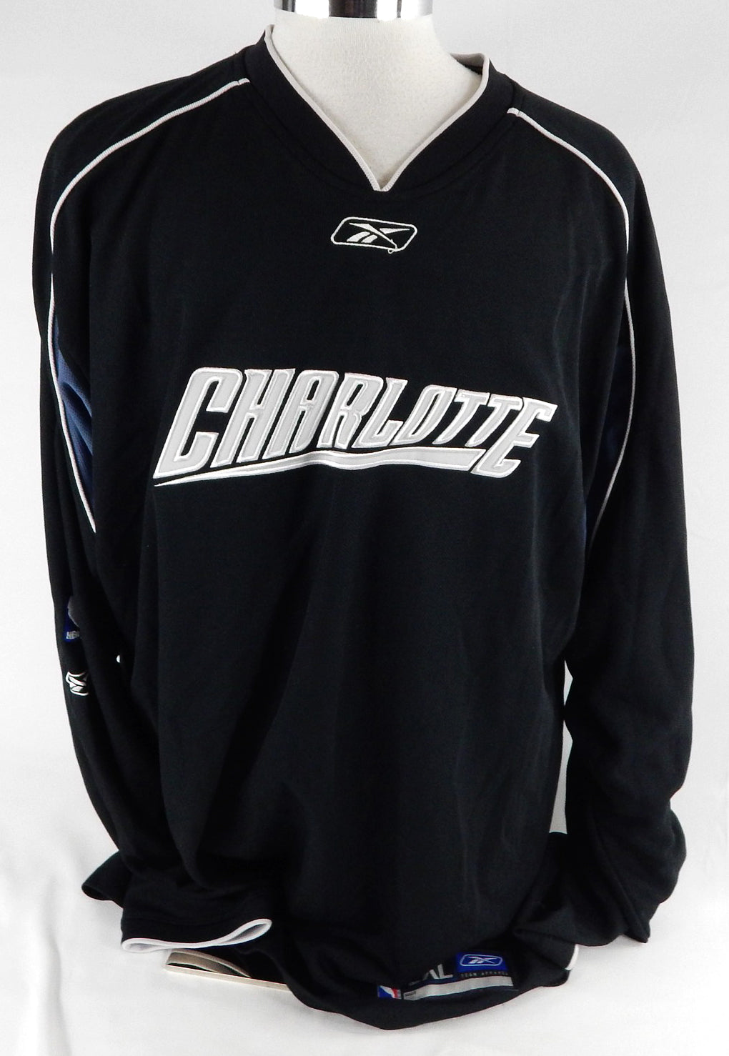 2004-05 Charlotte Bobcats Game Issued Black Shooting Shirt 2XL 096