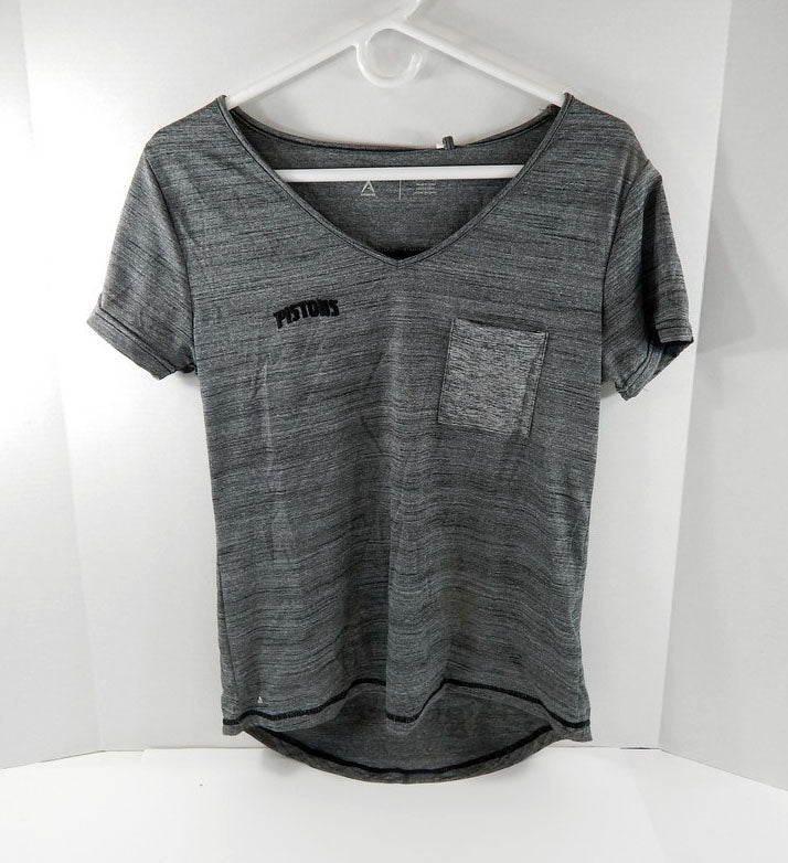 2015 Womens Detroit Pistons Grey Pocket V-Neck Top Shirt Antigua NWT 54S