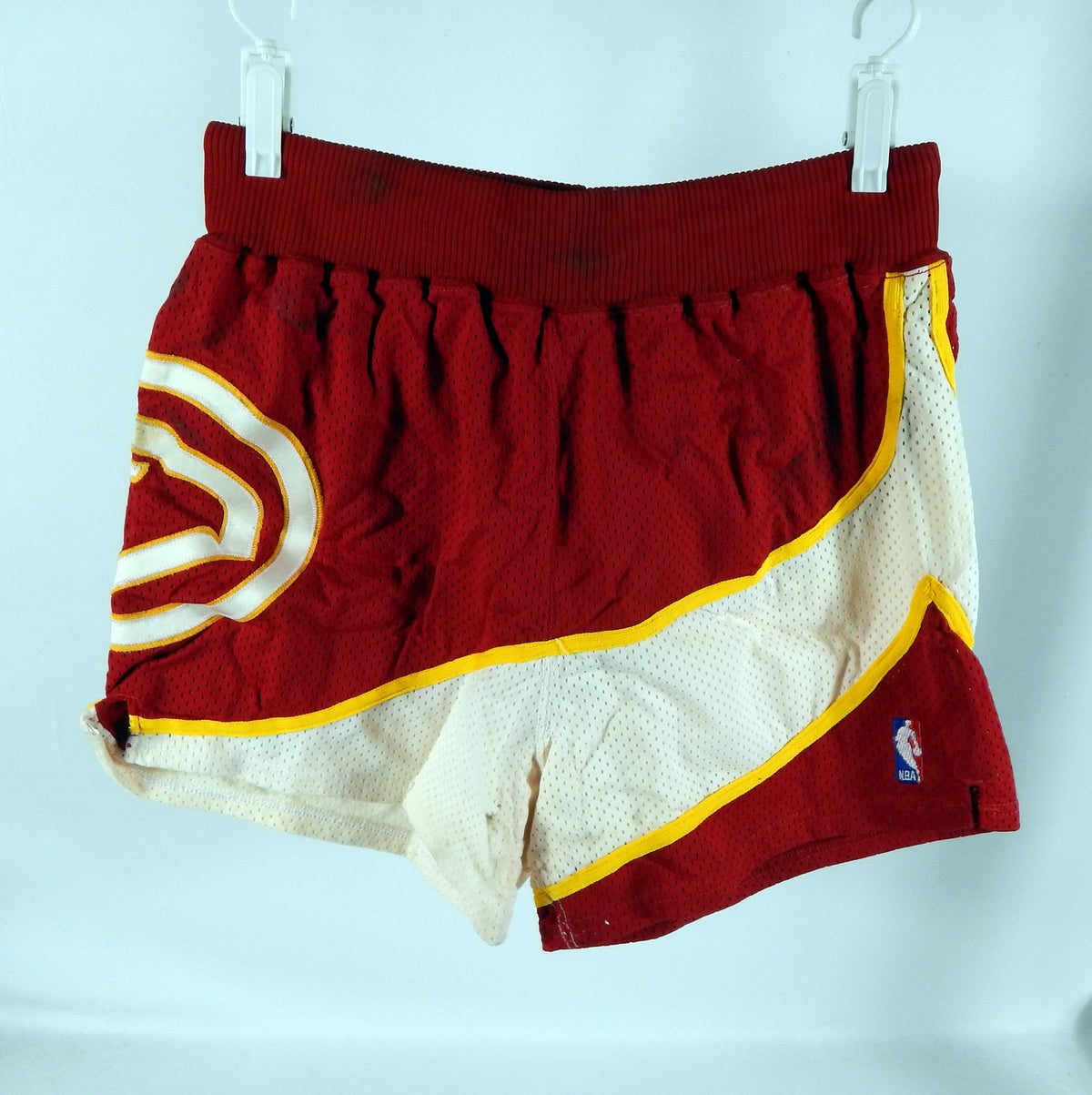 1989-90 Atlanta Hawks Kevin Willis #42 Game Used Red Shorts 36 DP72751
