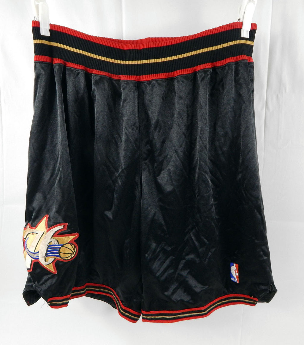 2006-09 Philadelphia 76ers Game Issued Black Shorts 42 884