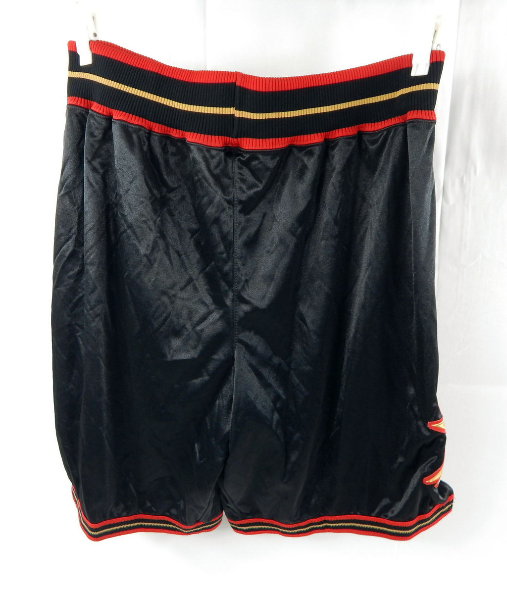 2006-09 Philadelphia 76ers Game Issued Black Shorts 42 884 Pic2