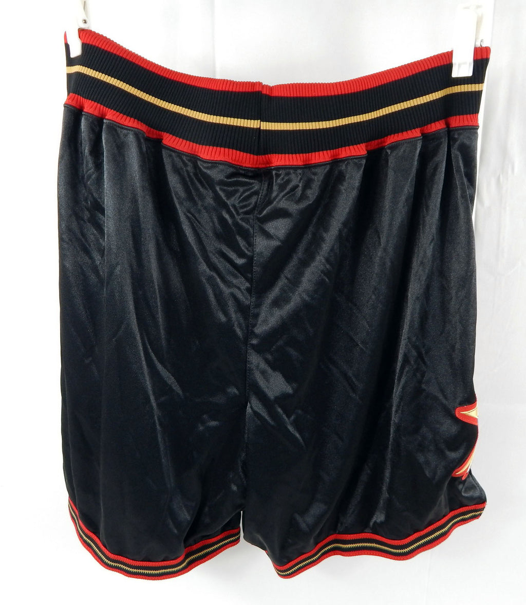 2006-09 Philadelphia 76ers Game Issued Black Shorts 42 886 Pic2