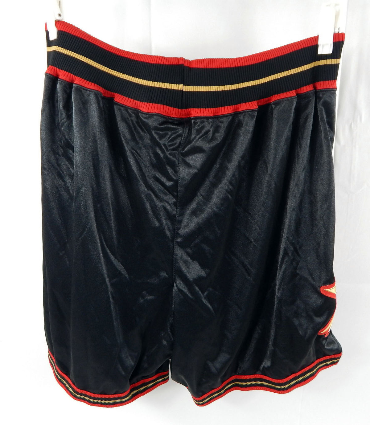 2006-09 Philadelphia 76ers Game Issued Black Shorts 42 886 Pic2