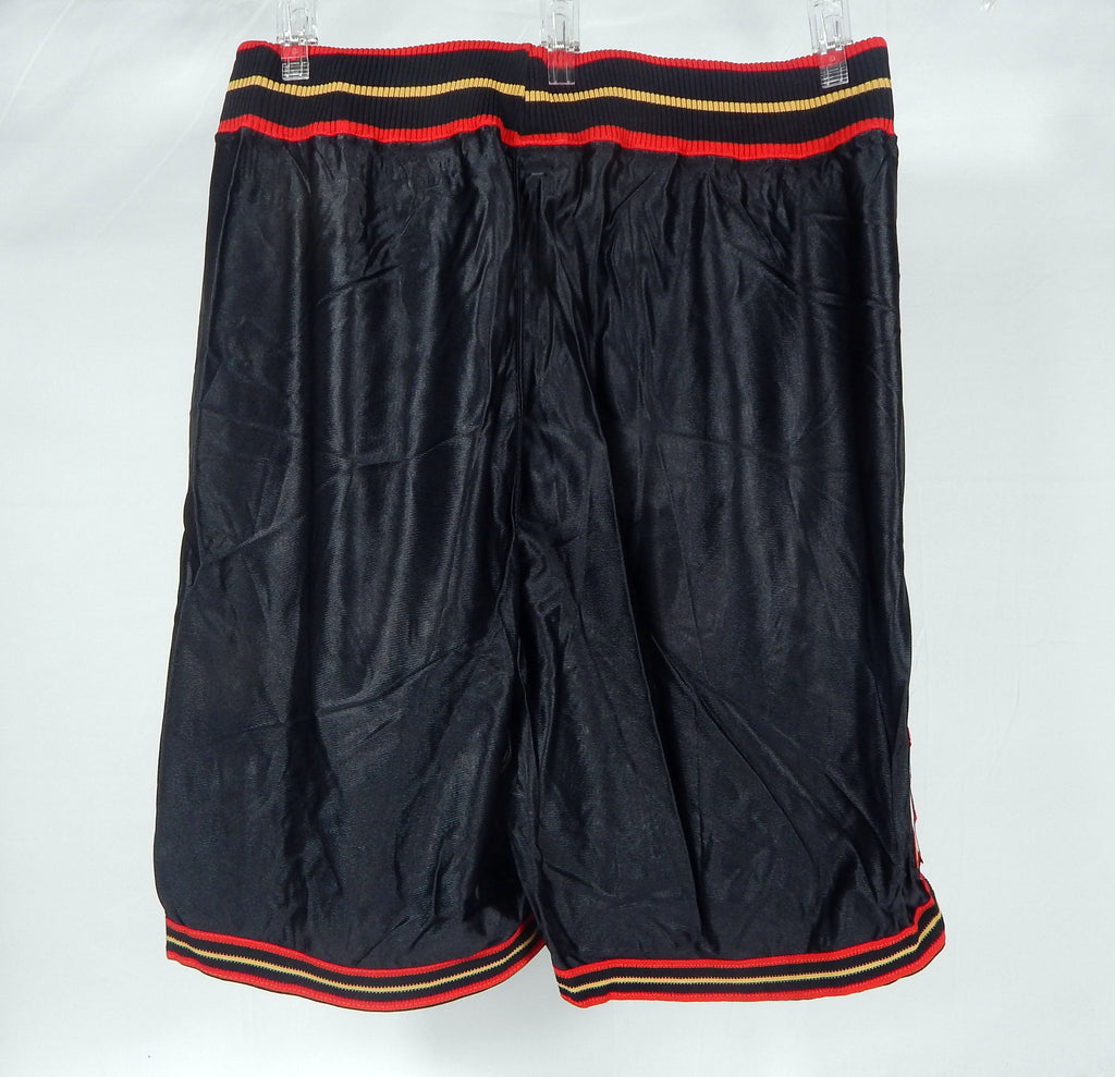 2003-04 Philadelphia 76ers Allen Iverson Game Issued Black Shorts 44 712836S Pic2