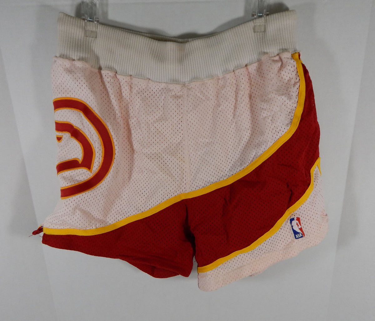 1989-90 Atlanta Hawks Kevin Willis #42 Game Used White Game Shorts DP06358