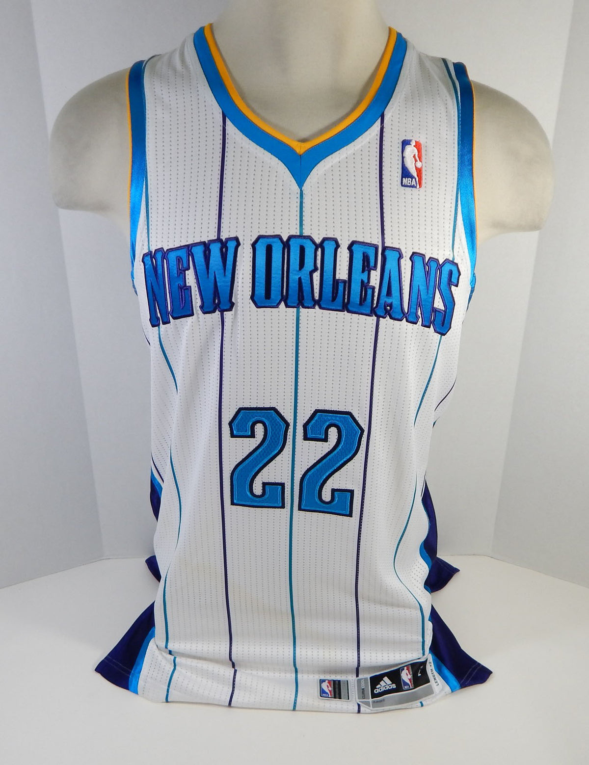 2010-11 New Orleans Hornets Brian Roberts #22 Game Issued White Jersey L2 DP12469 Pic2
