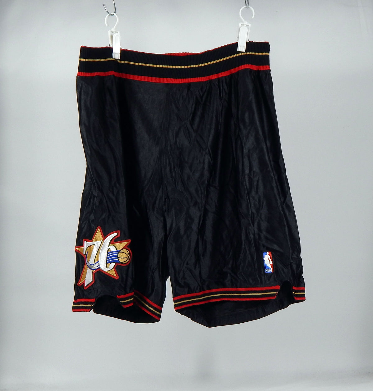 1990s Philadelphia 76ers Game Issued Black Shorts 44 DP73974