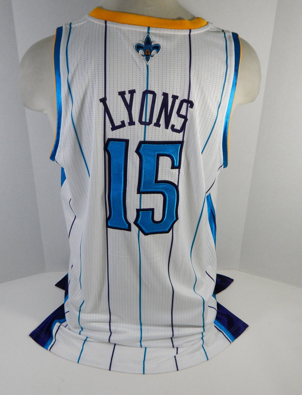2011-12 New Orleans Hornets Lyons #15 Game Issued White Jersey 3XL4 DP12492