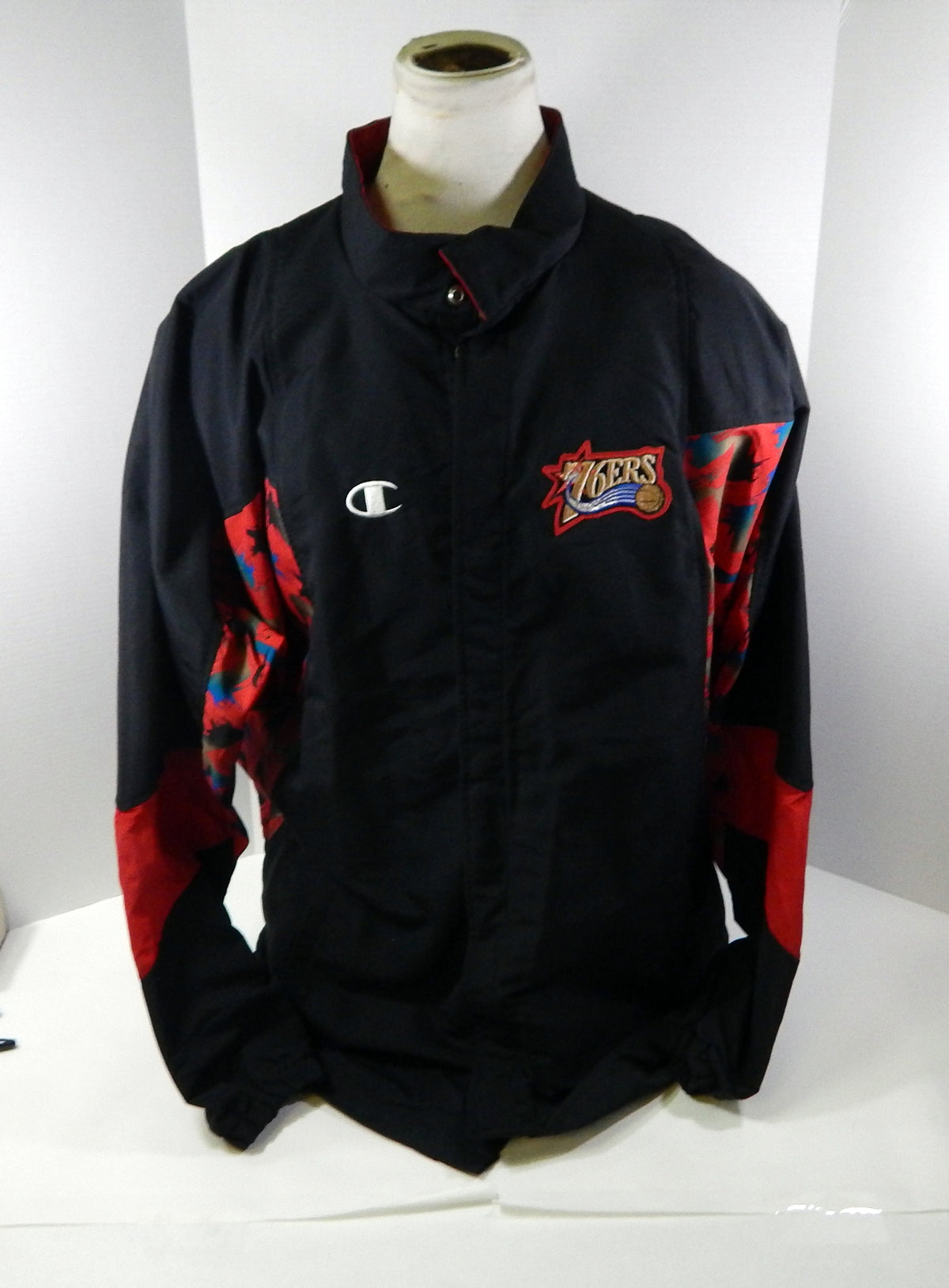 1997-98 Philadelphia 76ers Game Issued Black Warm Up Jacket 52 DP50453