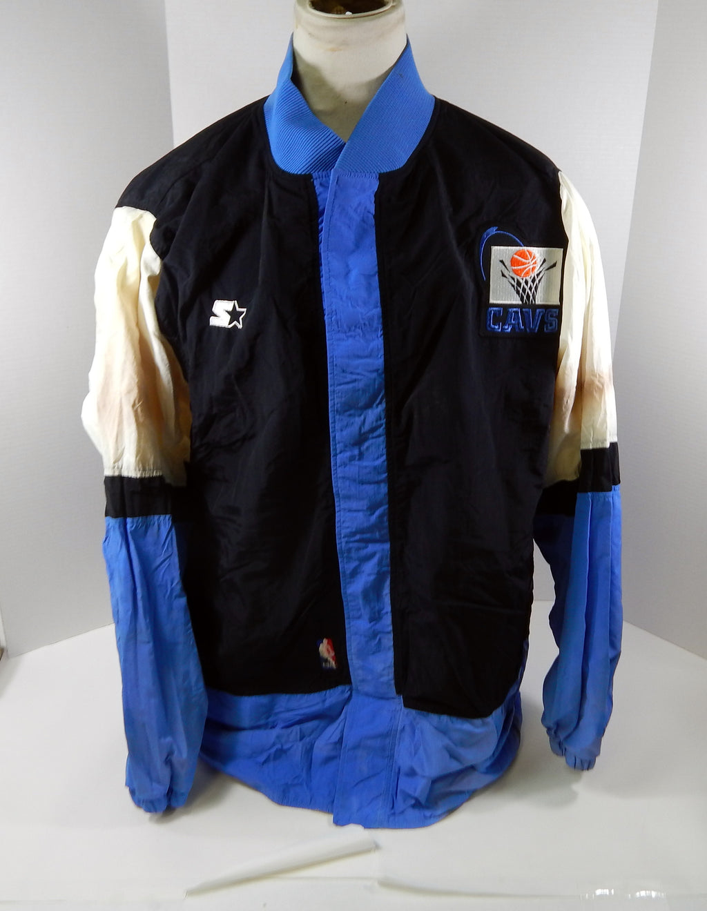 1997-98 Cleveland Cavaliers Cedric Henderson #45 Game Used Black WUp Jacket 48 6