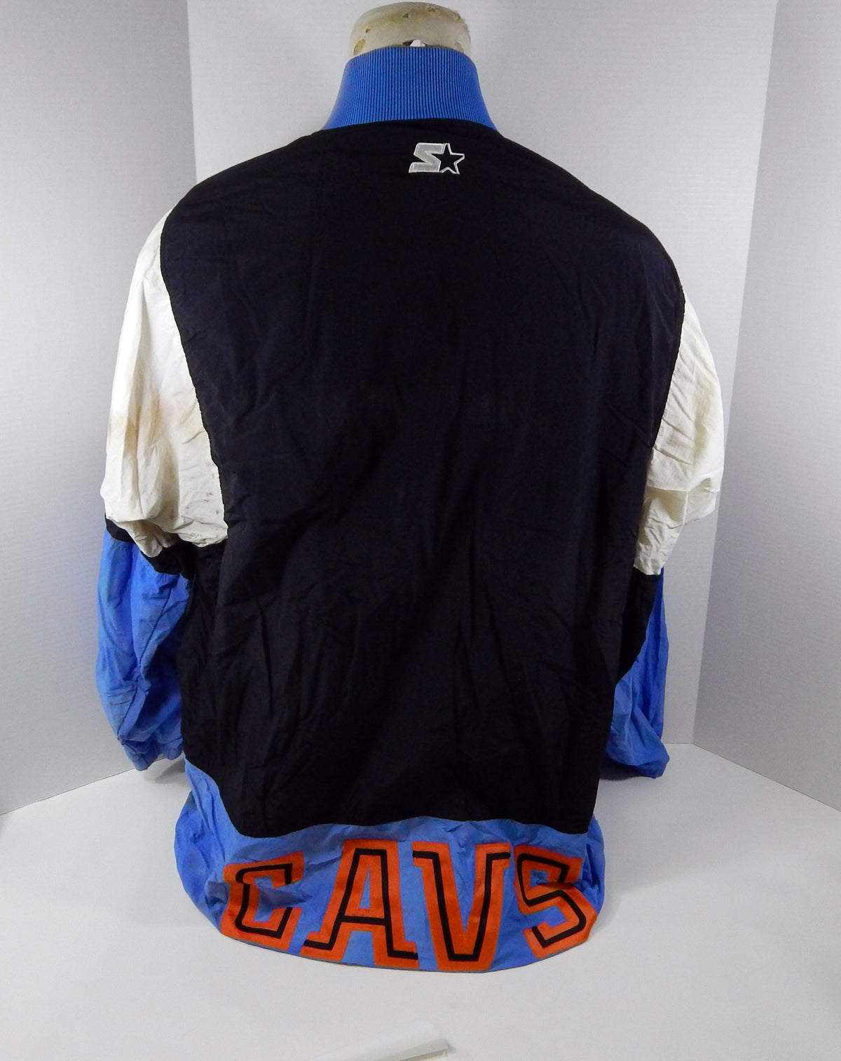 1997-98 Cleveland Cavaliers Cedric Henderson #45 Game Used Black WUp Jacket 48 6 Pic2