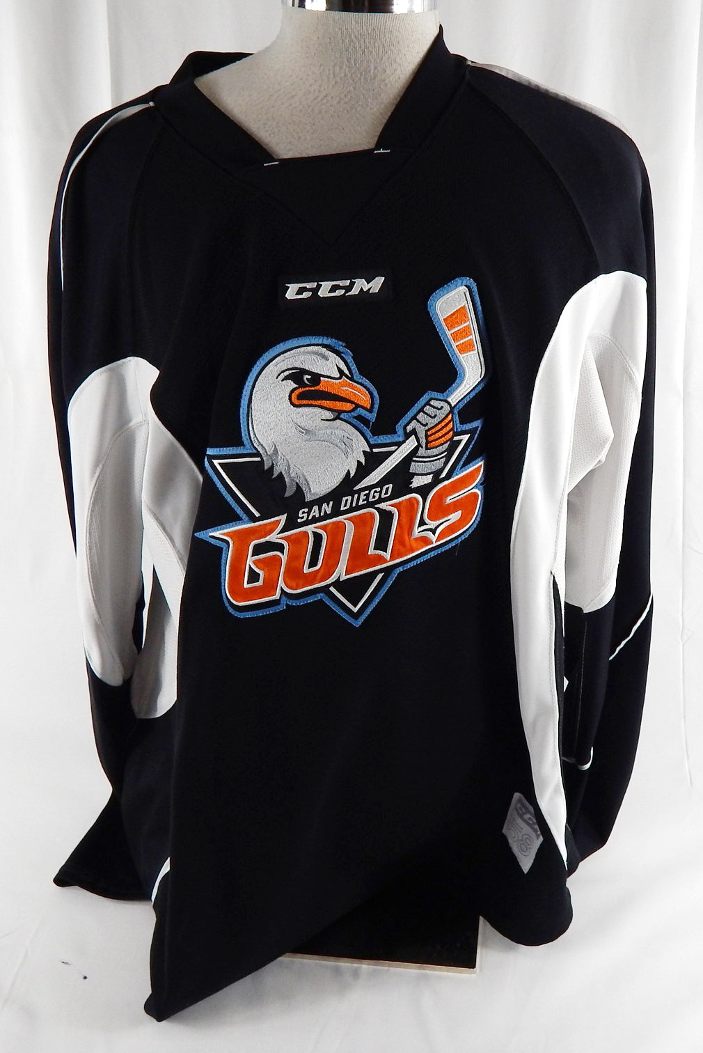 2018-20 San Diego Gulls Luke Gazdic #26 Game Used Black Practice Jersey 58 301