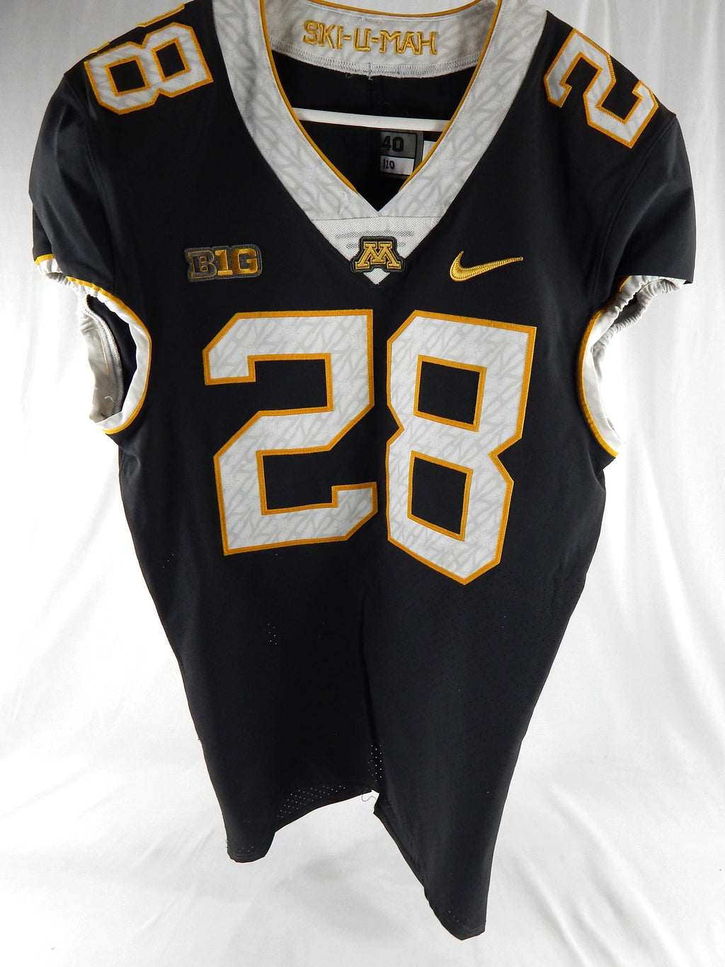 2018 Minnesota Golden Gophers #28 Game Used Grey Jersey Alt Football NP Rem 40 1
