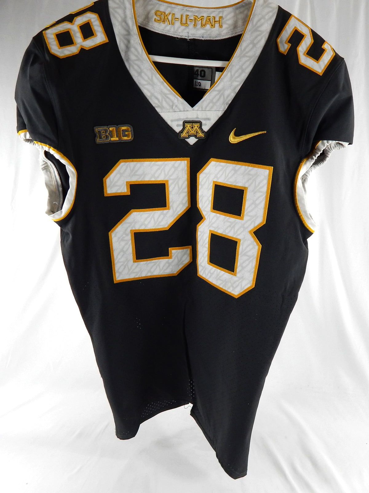 2018 Minnesota Golden Gophers #28 Game Used Grey Jersey Alt Football NP Rem 40 1