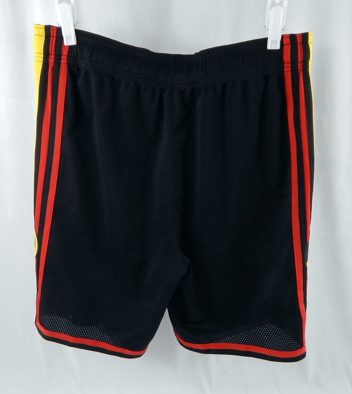 2025-26 Atlanta Hawks Gabe Vincent #4 Game Used Basketball Shorts 38 113848 Pic2