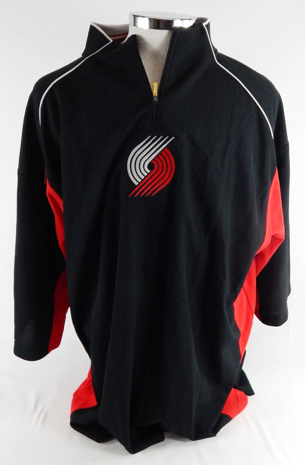 2004-05 Portland Trail Blazers Travis Outlaw #25 Game Used Black Shooting Shirt1