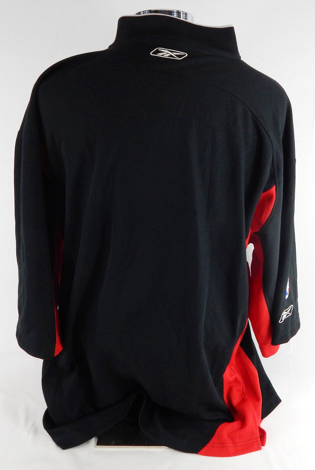 2004-05 Portland Trail Blazers Travis Outlaw #25 Game Used Black Shooting Shirt1 Pic2