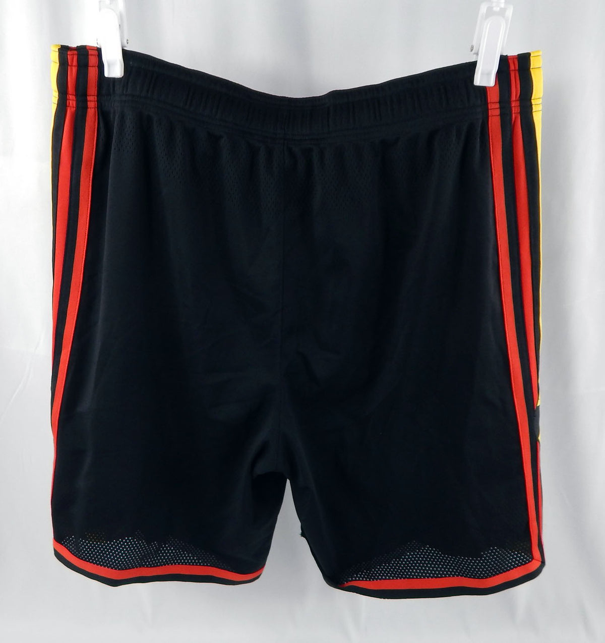 2025-26 Atlanta Hawks Buddy Hield #8 Game Used Black Basketball Shorts 42 113859 Pic2
