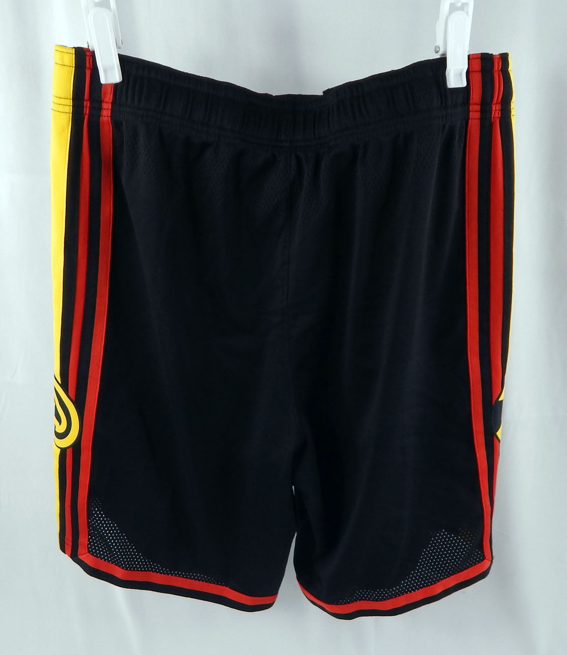 2025-26 Atlanta Hawks CJ McCollum #3 Game Used Black Basketball Shorts 38 113865 Pic2