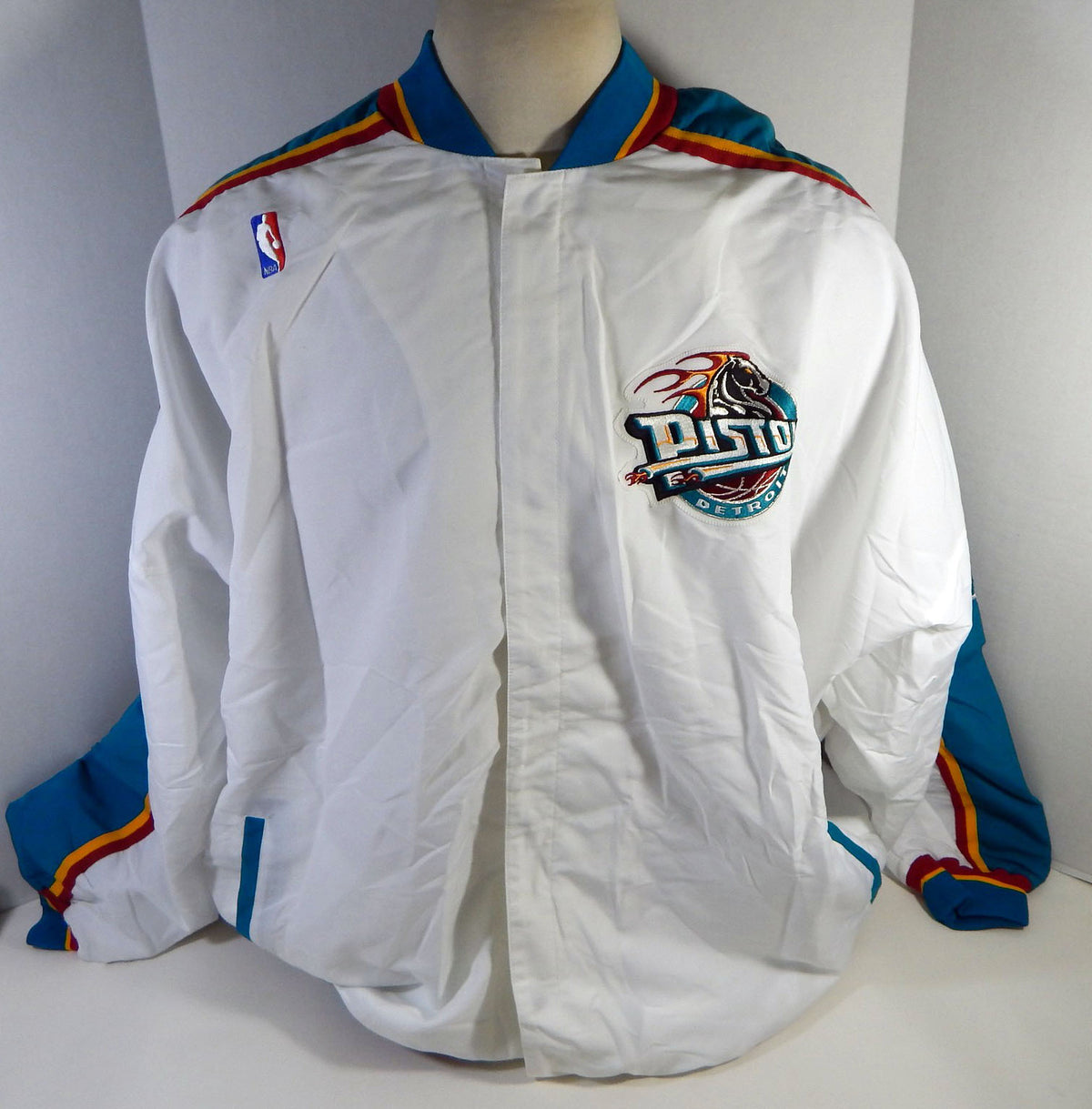 1997-98 Detroit Pistons Game Issued White Warm Up Jacket 3XL Button Broken 178