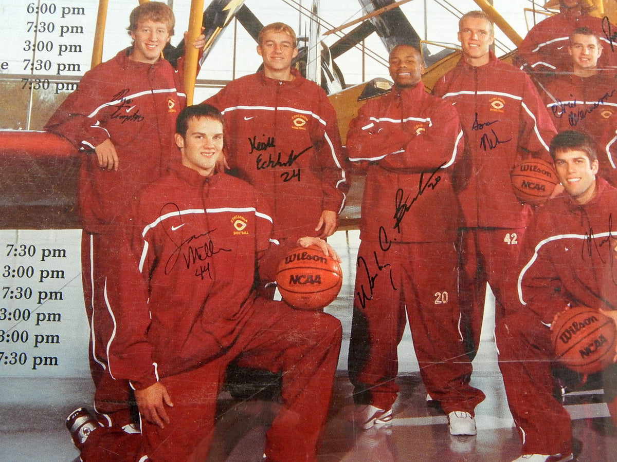 2003-04 Concordia Men's Basketball Team Signed Poster 12 Auto's Pic2