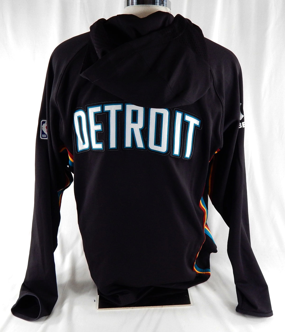 2025-26 Detroit Pistons Tobias Harris #12 Game Used Black Warm Up Jacket City 9 Pic2