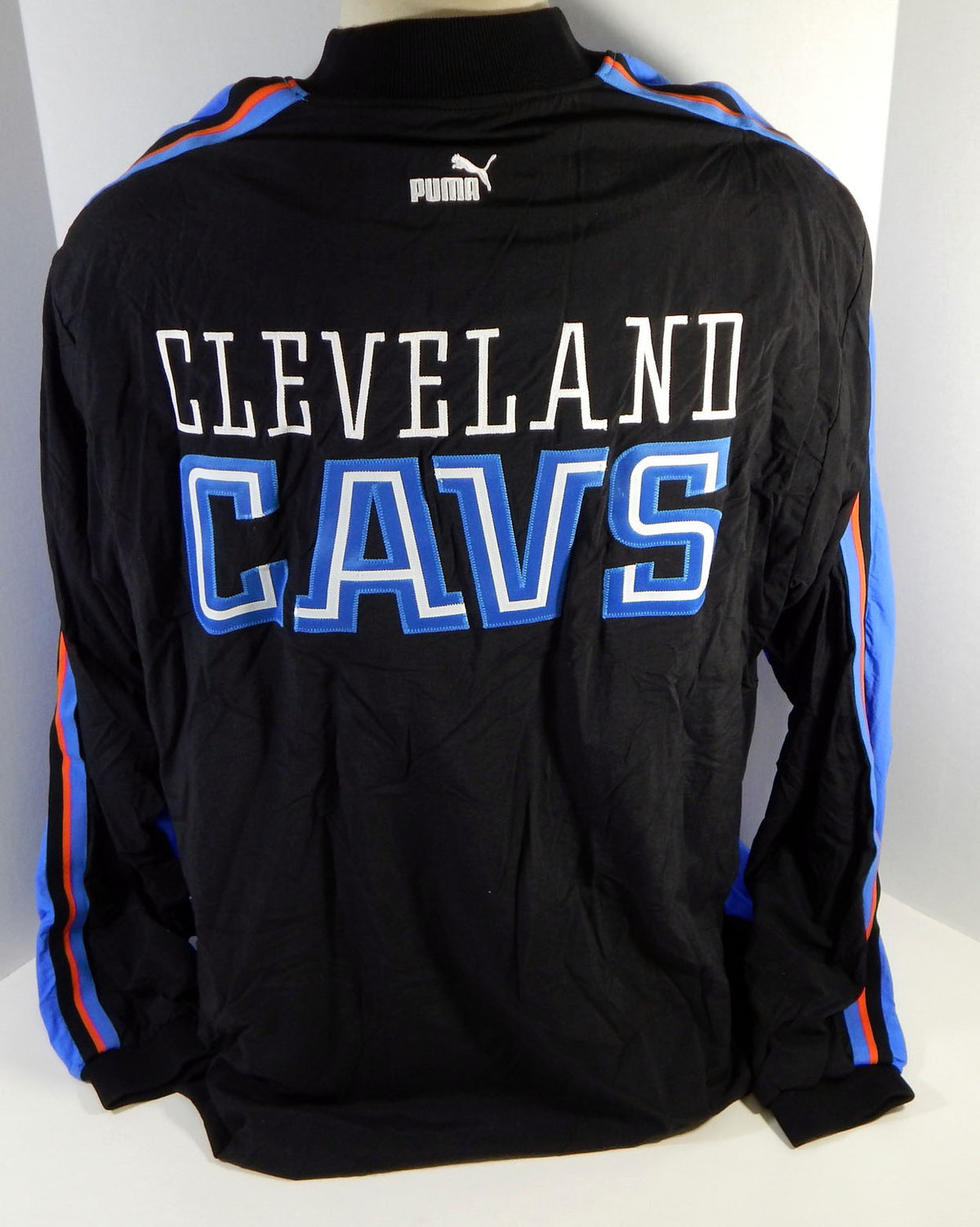 2000-01 Cleveland Cavaliers Game Issued Blue Warm Up Jacket 48 150 Pic2
