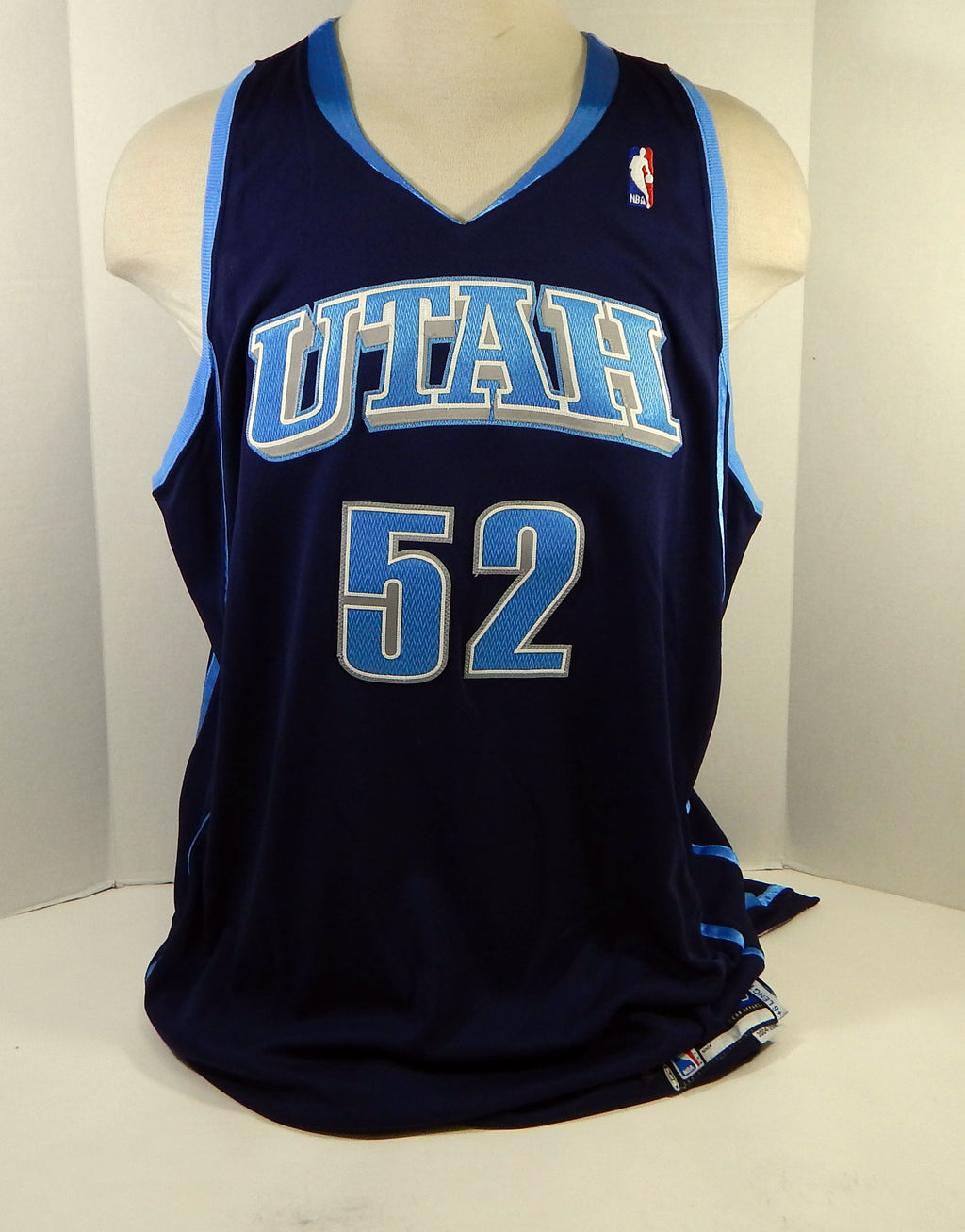 2004-05 Utah Jazz Peter Cornell #52 Game Issued Navy Jersey 52 DP15877 Pic2