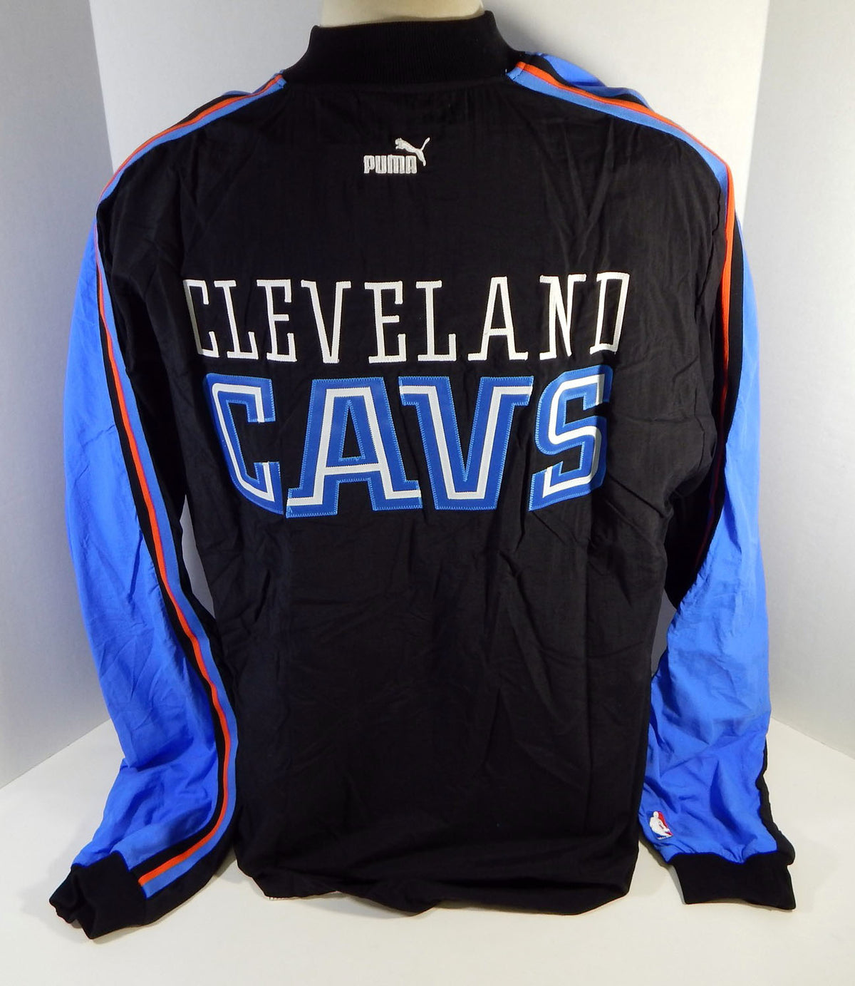 2000-01 Cleveland Cavaliers Game Issued Blue Warm Up Jacket 48 152 Pic2