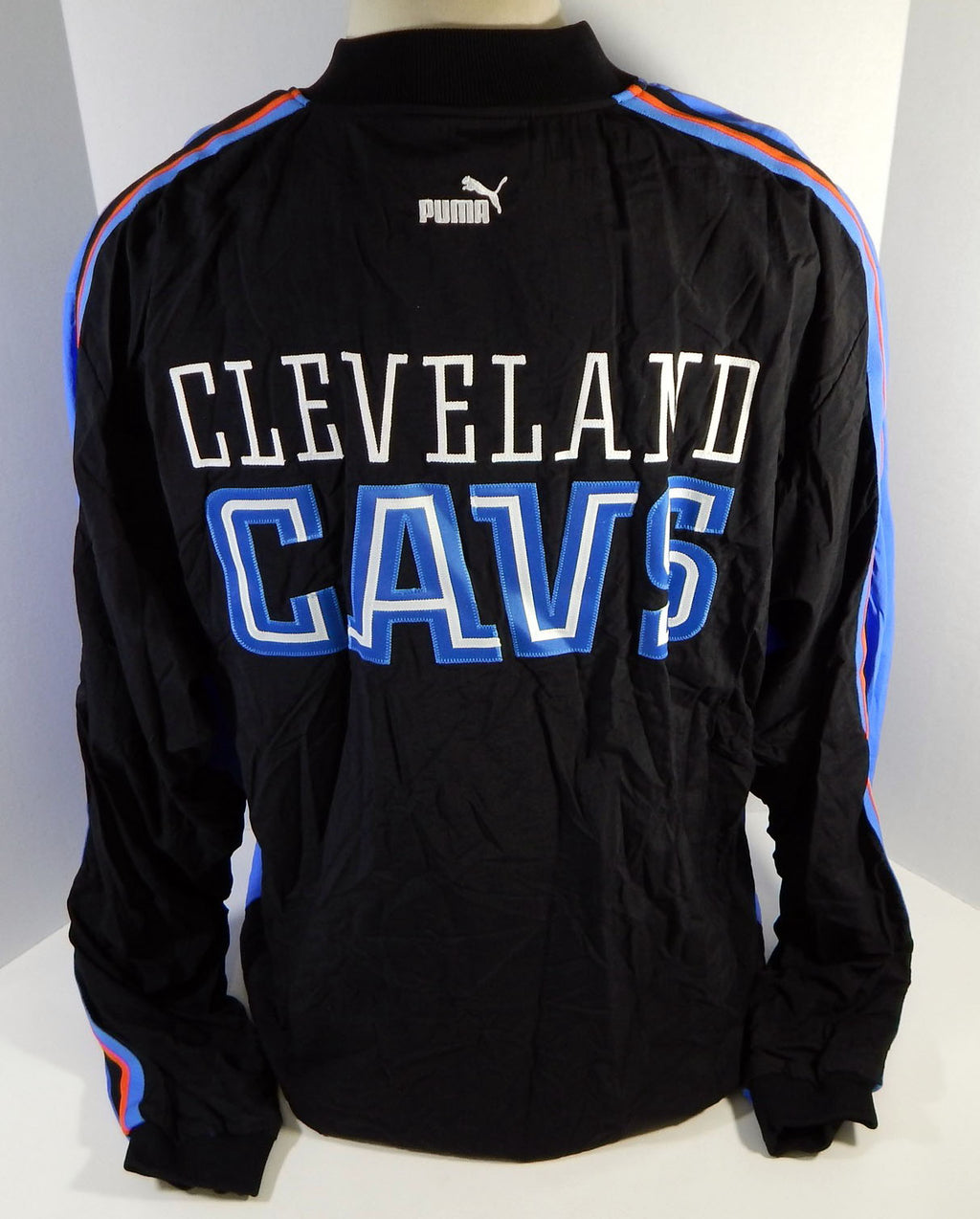2000-01 Cleveland Cavaliers Game Issued Blue Warm Up Jacket 50 155 Pic2