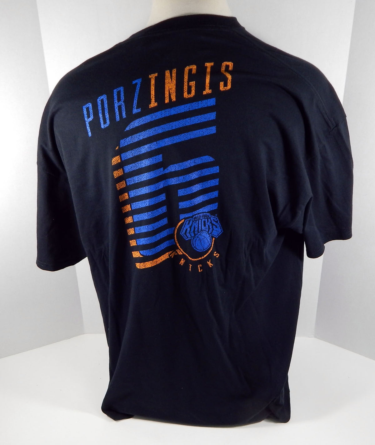 Mens New York Knicks Kristaps Porzingis #6 Black T-Shirt L Majestic NWT Pic2