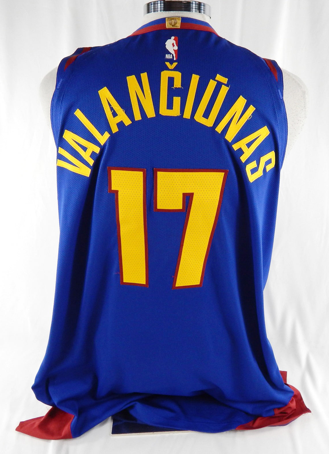 2025-26 Denver Nuggets Jonas Valanciunas #17 Game Used Blue Jersey State 16 Pt Pic2